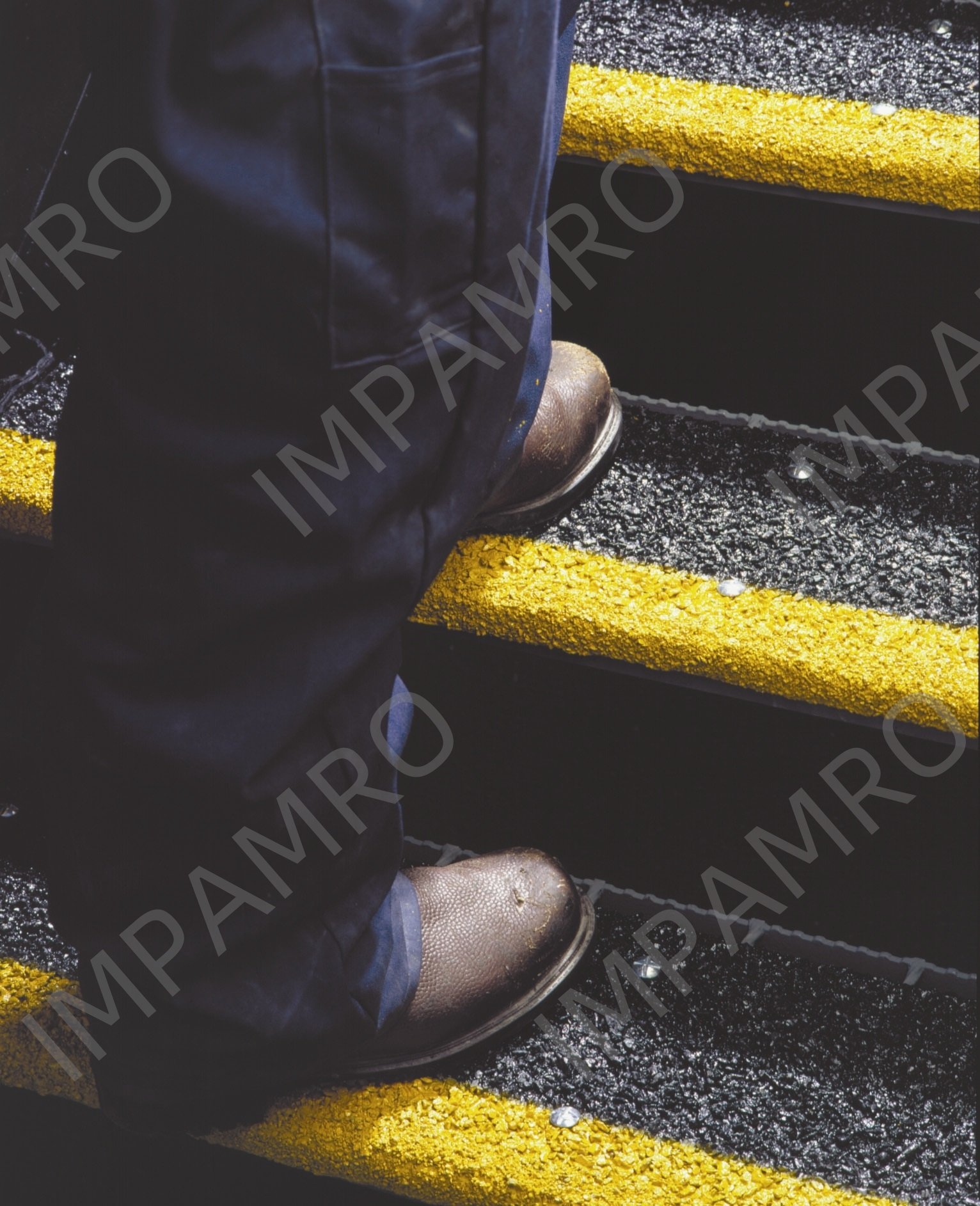 STAIR NOSING ANTISLIP SCOTGRIP, SSN 200X900MM SAFE YELLOW FINE