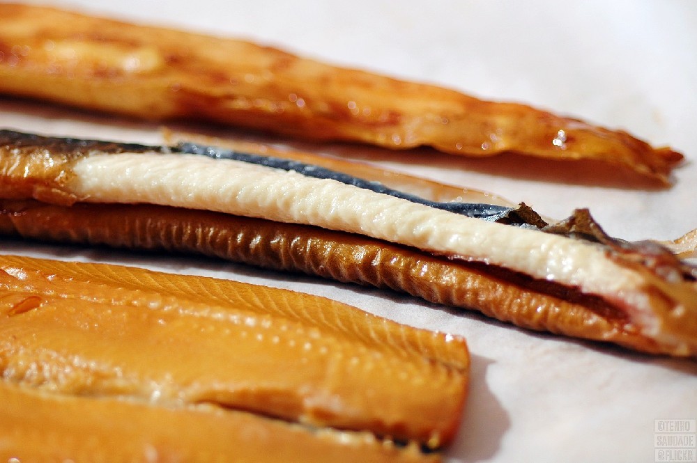 000917  EEL SMOKED OPEN B'LESS, VACUUM PACKED